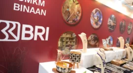 Acara diselenggarakan secara hybrid dan diikuti sebanyak 105 pelaku UMKM secara langsung dan 200 pelaku UMKM lainnya berpartisipasi secara daring. (Foto Dok. BRI)