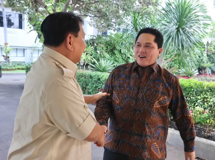 Menteri Pertahanan Prabowo Subianto menerima kunjungan Menteri BUMN sekaligus Ketua Umum PSSI Erick Thohir.