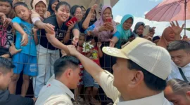 Calon Presiden Koalisi Indonesia Maju, Prabowo Subianto di kampung keluarga besar Eyang Kakung Prabowo yang ada di Banyumas. (Dok. Tim Media Prabowo Subianto)
