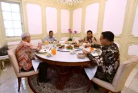 Presiden Jokowi melakukan santap siang bersama tiga calon presiden pada pemilihan presiden 2024, yaitu Prabowo Subianto, Ganjar Pranowo, dan Anies Baswedan di Istana Merdeka, (Dok. Setkab.go.id)
