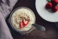 Konsumsi rutin yogurt dapat membantu mengurangi risiko infeksi usus yang disebabkan oleh bakteri berbahaya. (Pixabay.com/ponce_photography)

