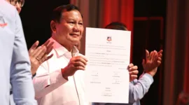 Calon presiden nomor urut dua, Prabowo Subianto di hadapan massa Relawan Pedagang Indonesia Maju (RAPIM) yang mendeklarasikan dukungan mereka untuk pasangan Prabowo-Gibran di Djakarta Theater. Dok. Tim Media Prabowo-Gibran)