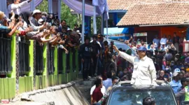 Menteri Pertahanan Prabowo Subianto saat meresmikan lima titik bantuan sumber air bersih yang berpusat di Desa Pamupukan, Kabupaten Kuningan, Jawa Barat. (Dok. TIm Media Prabowo Subianto)
