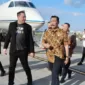 CEO SpaceX sekaligus Tesla Inc, Elon Musk, tiba di Bandara Internasional I Gusti Ngurah Rai, Bali pada Minggu (19/5/2024) disambut Menko Marves Luhut Binsar Pandjaitan. (Instagram.com/@worldwaterforum10)