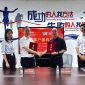 Photo&nbsp;of&nbsp;the&nbsp;two&nbsp;parties&nbsp;signing&nbsp;the&nbsp;agreement
